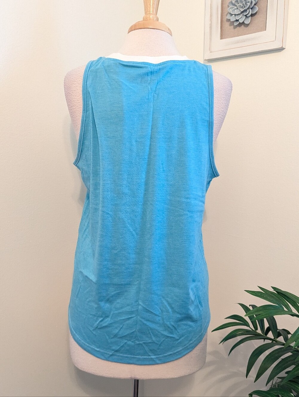 The North Face Women's Blue Athletic Tank Top with White Trim Large - Picture 5 of 9